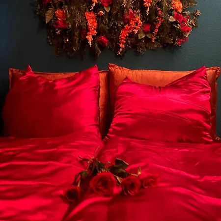 Historic Vintage With Jacuzzi & Sauna Apartamento