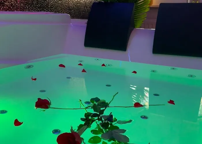 Historic Vintage With Jacuzzi & Sauna