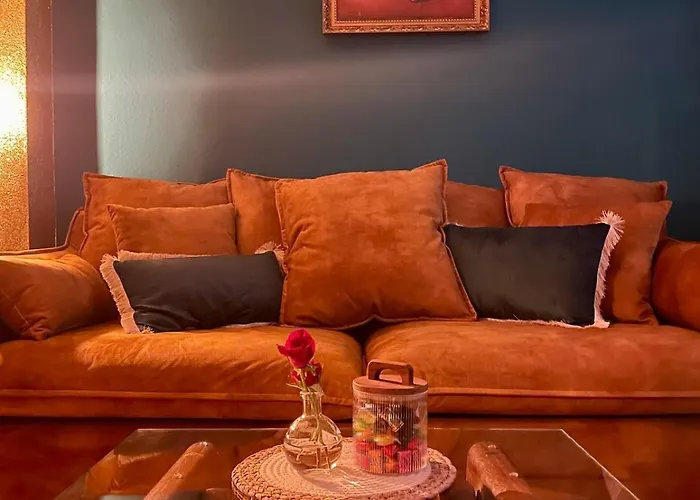 Historic Vintage With Jacuzzi & Sauna Apartment *